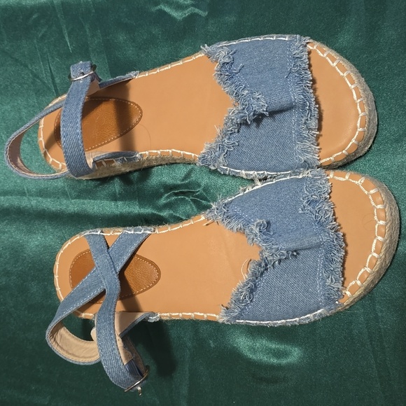 Sandals - Picture 5 of 5